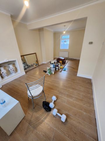 3 Bed Terraced House, Ingal Road, E13 - Photo 5