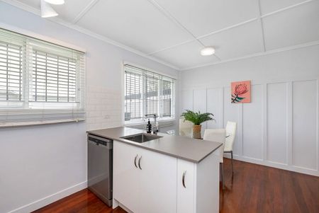 Modern Gem in Caboolture! - Photo 3