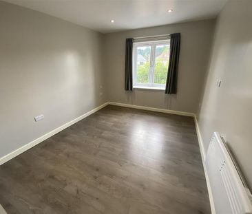 3 bedroom apartment to rent - Photo 4