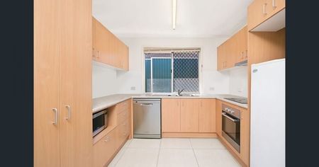 For Lease: Well-Presented Family Living with Generous Yard Space - Photo 5