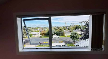 Charming 4BR Home in Papatoetoe - Photo 2