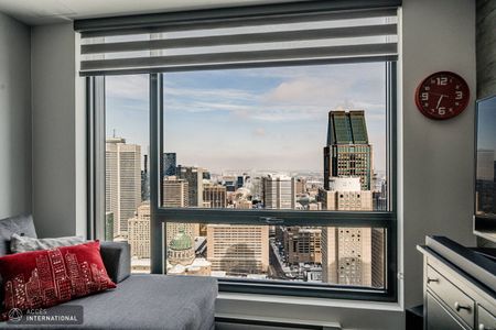 Furnished condo for rent in the prestigious Tour des Canadiens 3 in downtown Montreal. - Photo 4