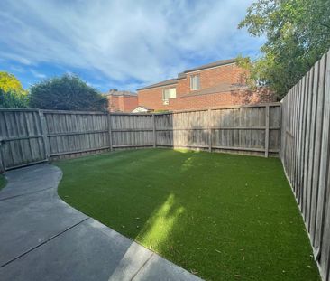 Spacious and Bright 3-Bedroom Home in Epping - Photo 2