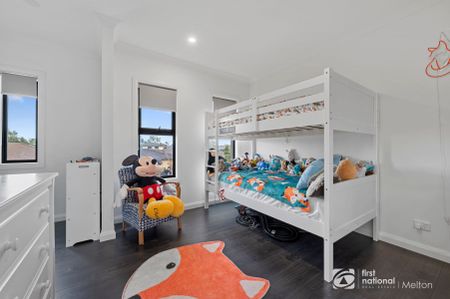 Comfort, Convenience & Contemporary Living - Photo 2