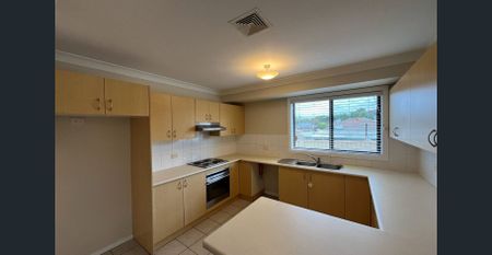 Well Presented Two Bedroom Townhouse! - Photo 4