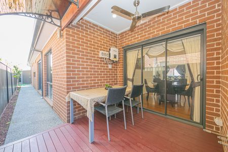 Spacious, Stylish 4-Bedroom Home for Rent - Available 27/11/2025 - Photo 3