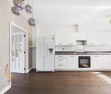 3 bedroom semi-detached house to rent - Photo 6