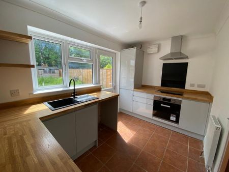 2 bedroom semi-detached house to rent - Photo 3