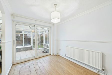 3 bedroom House in Hag Hill Rise, Maidenhead - Photo 2