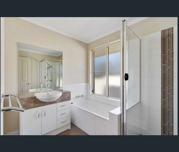 47 Highland Park Road, Meringandan West - Photo 4