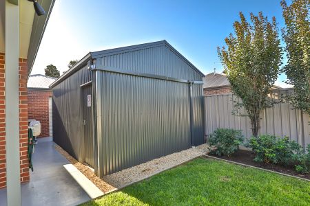 Modern Family Living in Red Cliffs - Photo 4