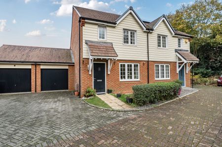 3 bedroom semi-detached house to rent - Photo 2