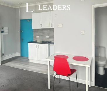 6 bedroom terraced house to rent - Photo 4