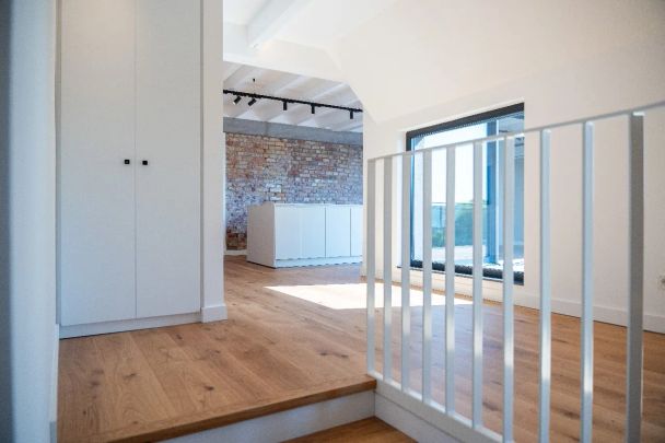 Luxuriöses Penthouse in saniertem Altbau mit Lift und Dachterrasse - Foto 1