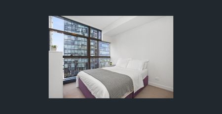 Large East Facing One Bedroom Apartment Located in The Heart of Chatswood - Photo 2