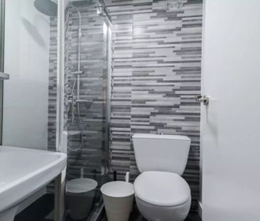Rooms for rent in 6-bedroom apartment in Pacífico, Madrid - Foto 6