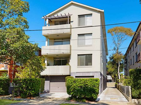 Large & Spacious One Bedroom Apartment + Parking - Photo 2