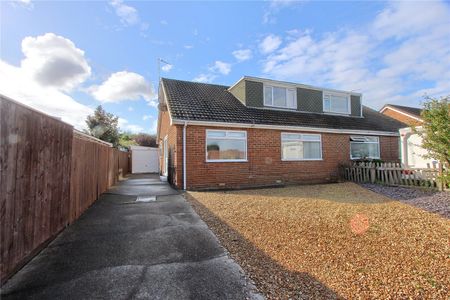 3 bed semi-detached bungalow to rent in Trunk Road, Redcar, TS10 - Photo 3