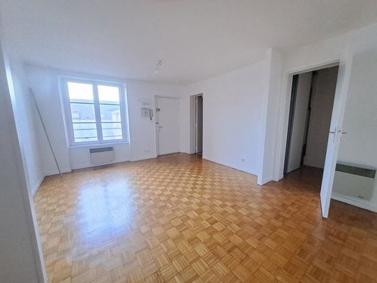 GRAND STUDIO 31.78 M² RUE DES 2 PORTES Versailles (78000) - Photo 1