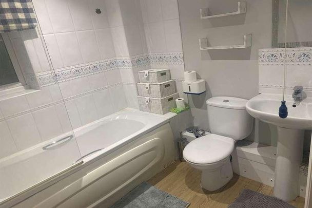 Ashley Cross, BH14 - Photo 1