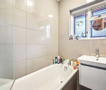 3 bedroom flat to rent - Photo 3