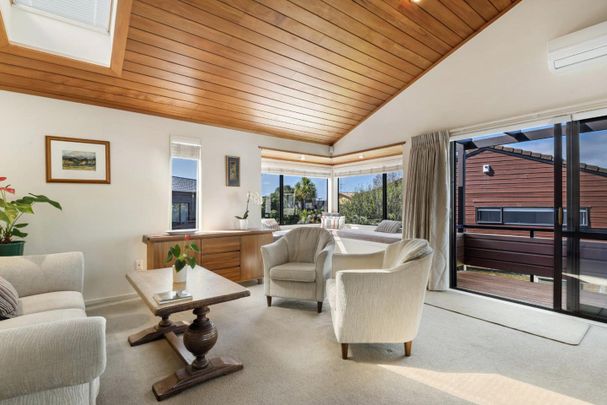 Sunny and light, brick and cedar townhouse - Photo 1