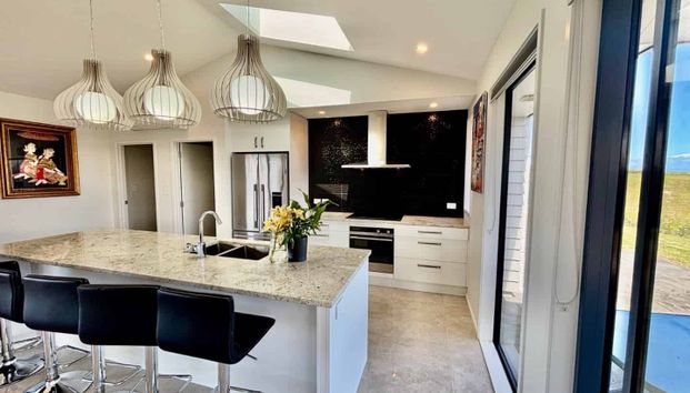 Stunning Rural Views and Entertainers Kitchen (4 Bedrooms) - Photo 1