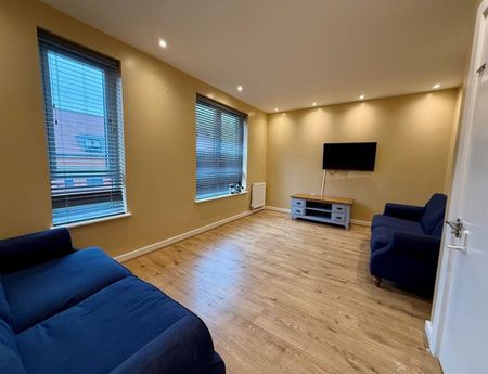 4 Bedroom Terraced To Let - Photo 2