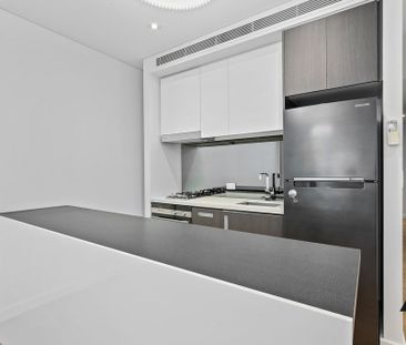 Centrally located in the heart of North Sydney - Photo 4