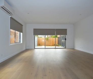 “Extravagant Sense of Space in the Ultimate Location!” - Photo 1