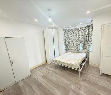 6 bedroom terraced house to rent - Photo 4