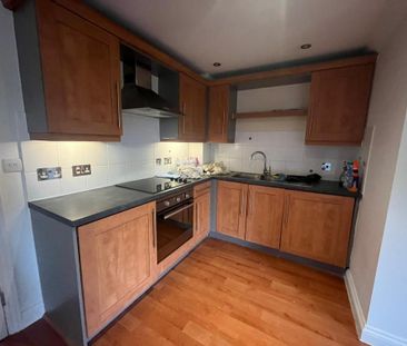 2 bedroom flat to rent - Photo 4