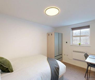 4 bedroom flat to rent - Photo 3