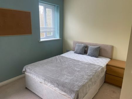 5 Bed Semi-Detached House, Long Down Avenue, BS16 - Photo 4