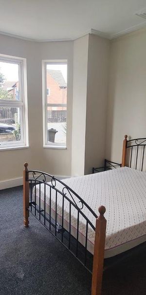 1 bedroom in a house share to rent - Photo 1