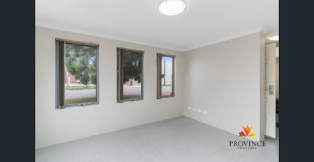 Private Ground Floor Residence with Courtyard - Photo 5