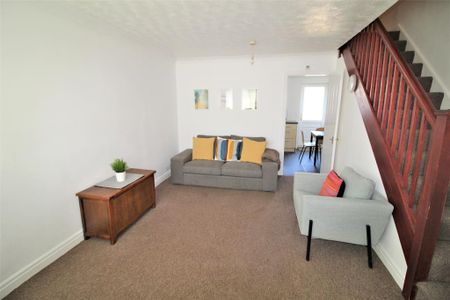 2 bedroom semi-detached house to rent - Photo 2