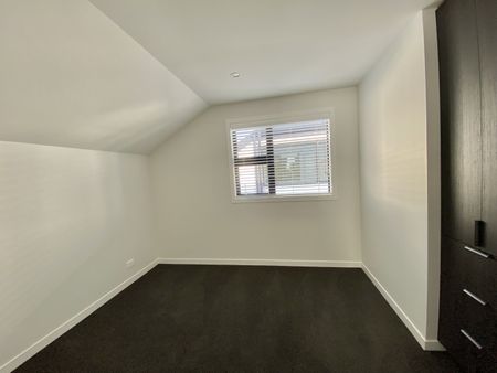 Luxurious Townhouse - Photo 5
