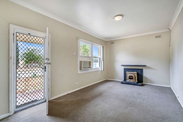 33 Campbell Road, Elizabeth Downs. - Photo 1