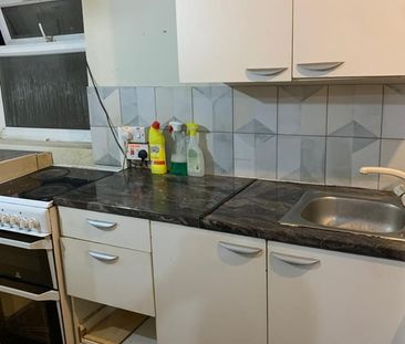 1 Bed Flat, Meads Lane, IG3 - Photo 4