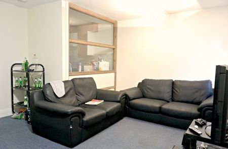 2 Bedrooms Railway Apartments - Photo 2