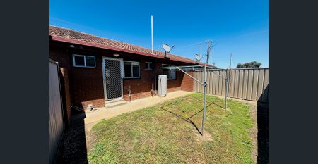 Well Located and Well Presented 2 Bedroom Unit! - Photo 4