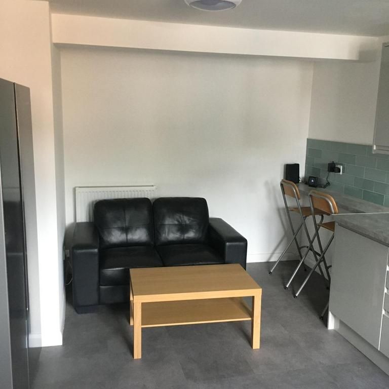 5 bedroom semi-detached house to rent - Photo 1