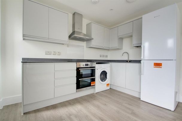 Arden Grove, Harpenden - Photo 1