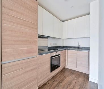 1 Bed Flat, Mary Rose Square, SE16 - Photo 4