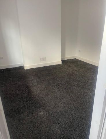 2 Bed Terraced House, Cobden, LS12 - Photo 2