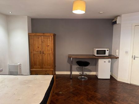 Studio Flat, Commercial Street, S1 - Photo 3