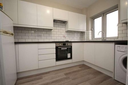 Shifford Crescent Maidenhead Berkshire, SL6 - Photo 4