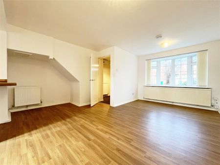 3 bedroom Town house to rent - Photo 2