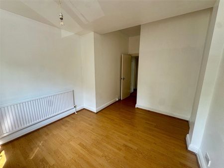 York Road, Woking, Surrey, GU22 7XS - Photo 3